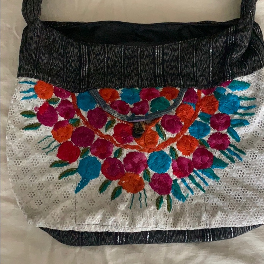 Embroidered bag - Picture 2 of 7
